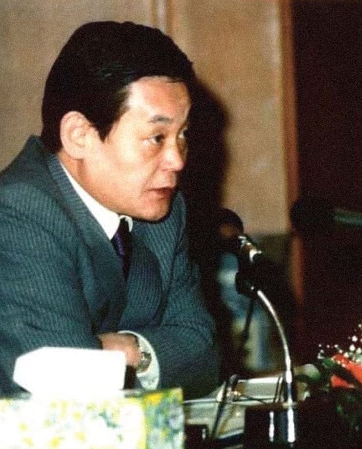 A photo of Chairman Lee Kun-hee speaking at the New Management Meeting in Frankfurt, Germany, in June 1993.