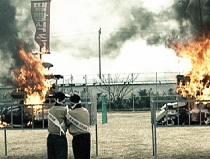 A photo of the symbolic burning of defective cordless phones at Samsung Electronics' Gumi Plant in 1995.
