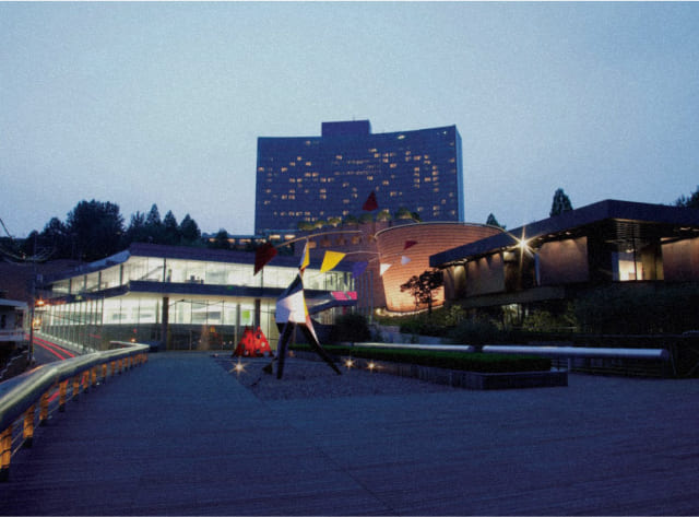 A night view of the Samsung Leeum Museum of Art, which opened in October 2004 in Hannam-dong Seoul.